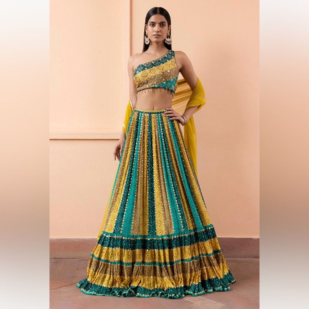 From Pernia’s Pop-Up Shop ❤️Lehenga (3 components). Perfect condition.